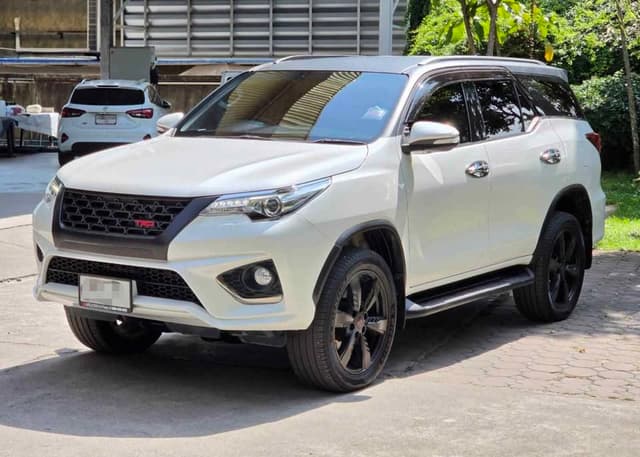 2017 TOYOTA FORTUNER 2.8V