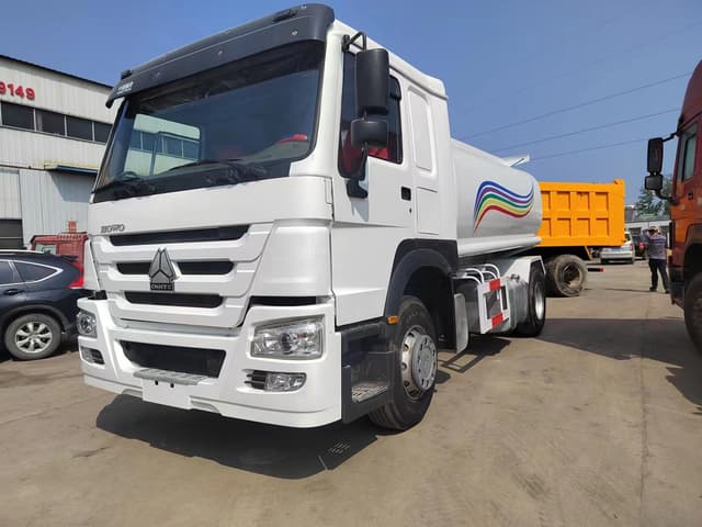 2023 SINOTRUK HOWO 4X2 TANKER TRUCK WD615.69