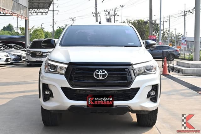 2019 TOYOTA HILUX